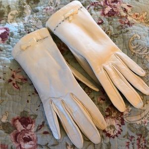 🎉Vintage white kid gloves🎉 Host Pick 1/18🎉